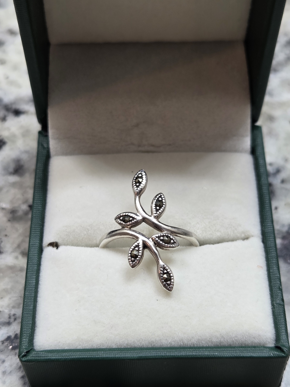 Vintage Marcasite & Sterling Silver Leaf Vine Ring 💍 - Sz. 6
